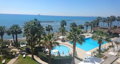 Palm Beach Hotel & Bungalows