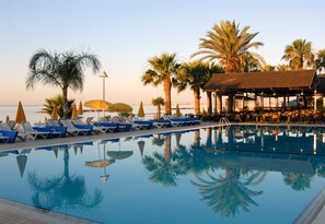 Indoor pool, 2 outdoor pools, pool umbrellas, sun loungers - Palm Beach Hotel & Bungalows (Oroklini)