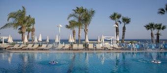 Palm Beach Hotel & Bungalows