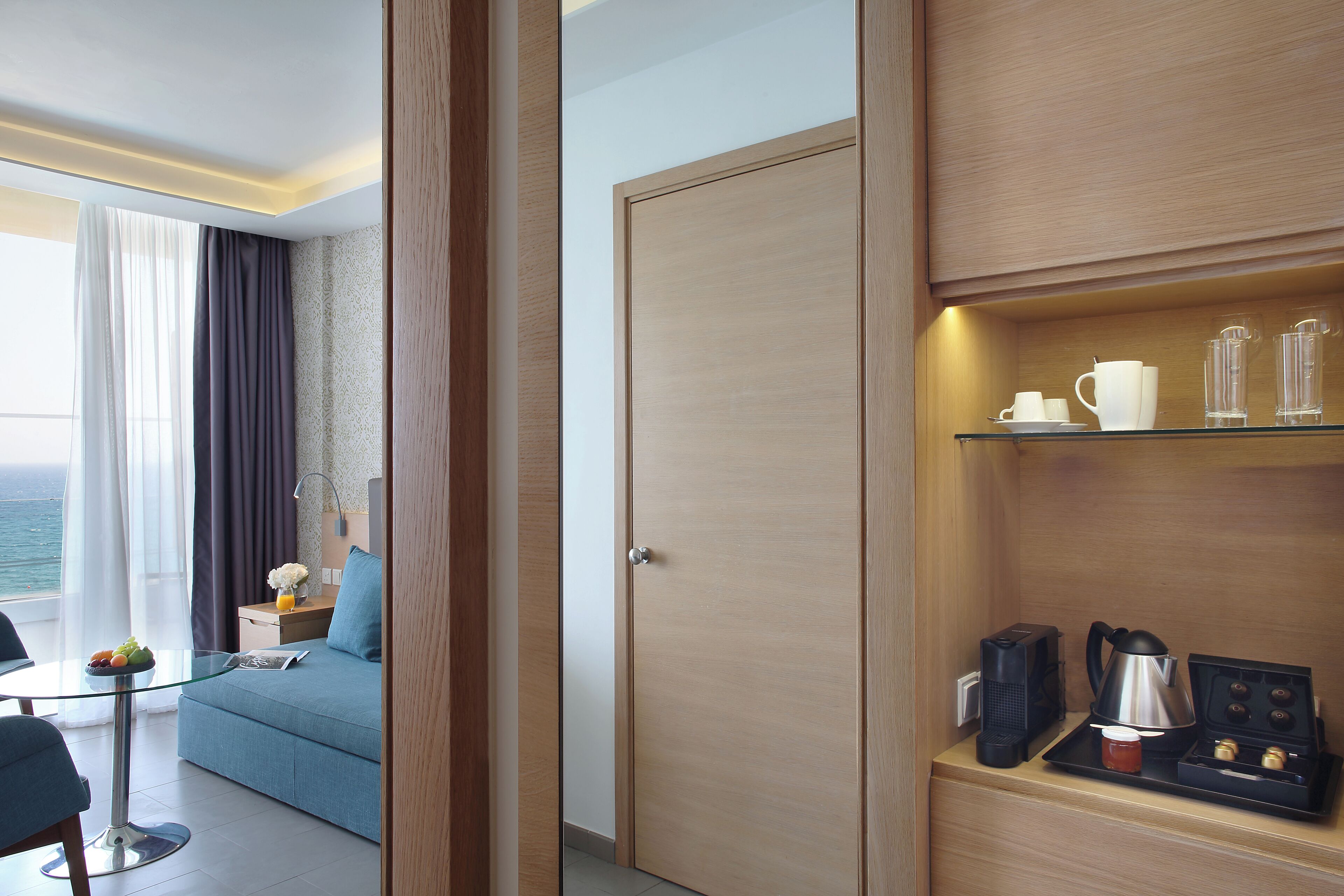 executive suite | 1 bedroom, minibar, in-room safe, desk