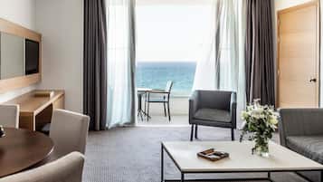 Minibar, safe på rommet, skrivebord og blendingsgardiner