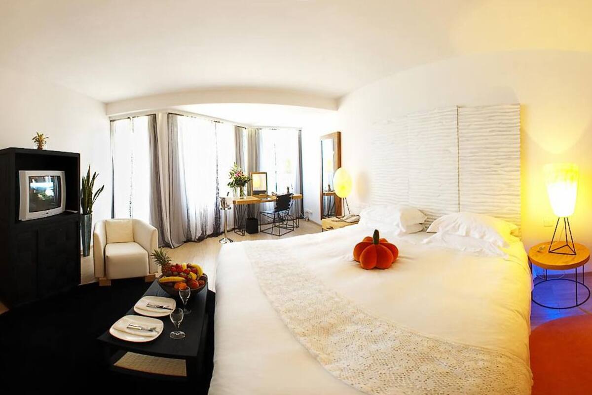 Ropa de cama de alta calidad y minibar 