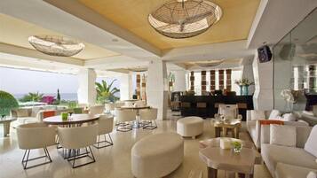 Petit déjeuner, déjeuner et dßner servis sur place, vue sur la plage