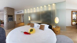 Premium bedding, minibar, in-room safe, desk - Londa Hotel (Limassol)