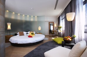 Ropa de cama de alta calidad y minibar 