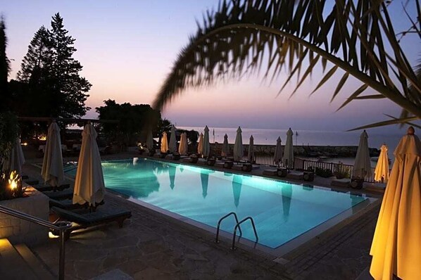 Outdoor pool, open 8 AM to 7 PM, pool umbrellas, pool loungers