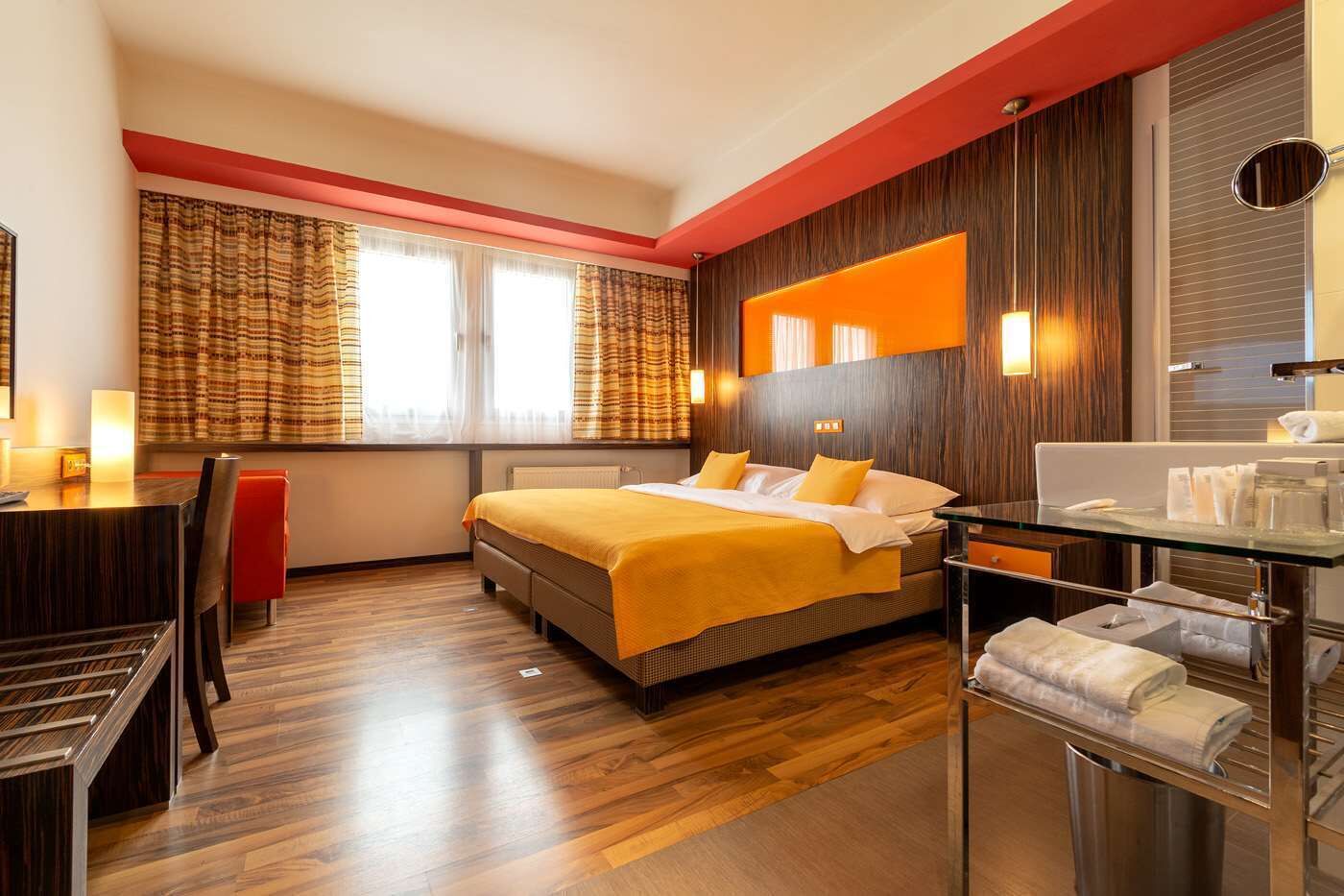 Ropa de cama de alta calidad y minibar 