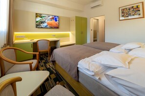 Standard Double Room | Premium bedding, minibar, in-room safe, desk - Hotel Continental (Brno)