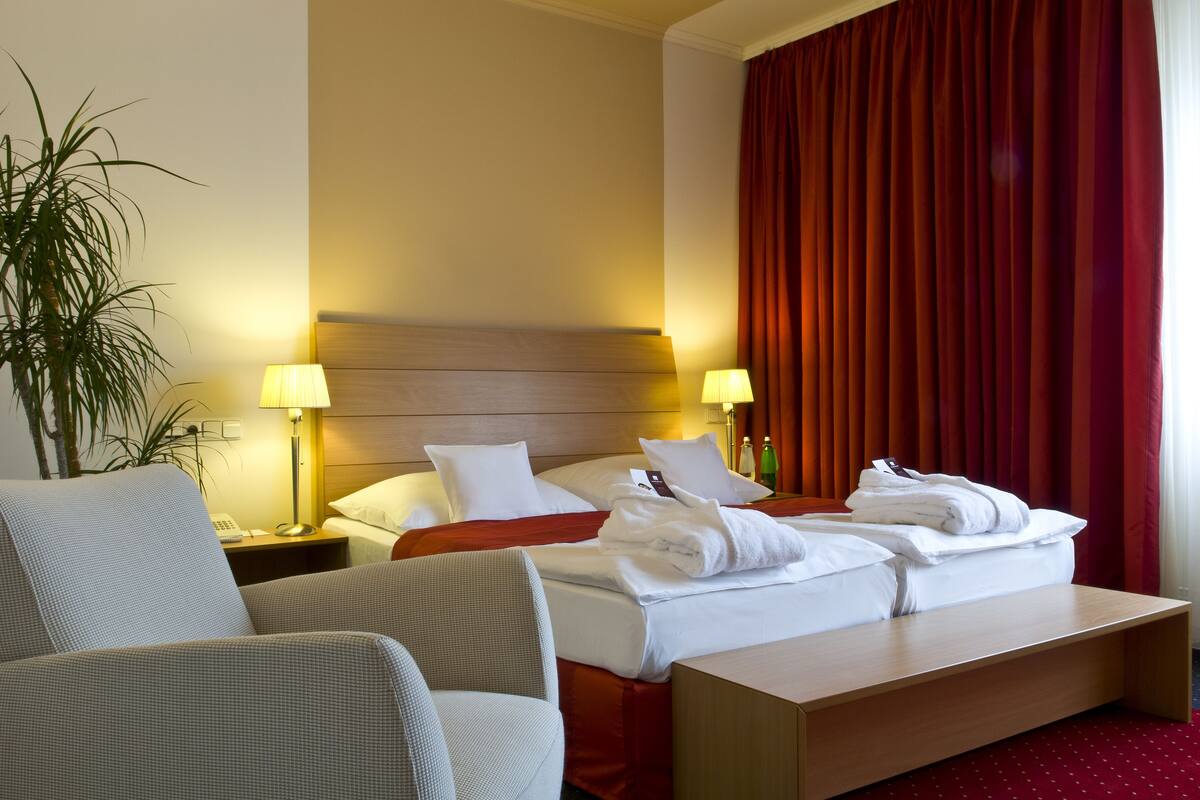 1 bedroom, hypo-allergenic bedding, in-room safe, desk