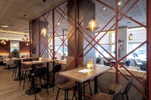 Breakfast, lunch and dinner served