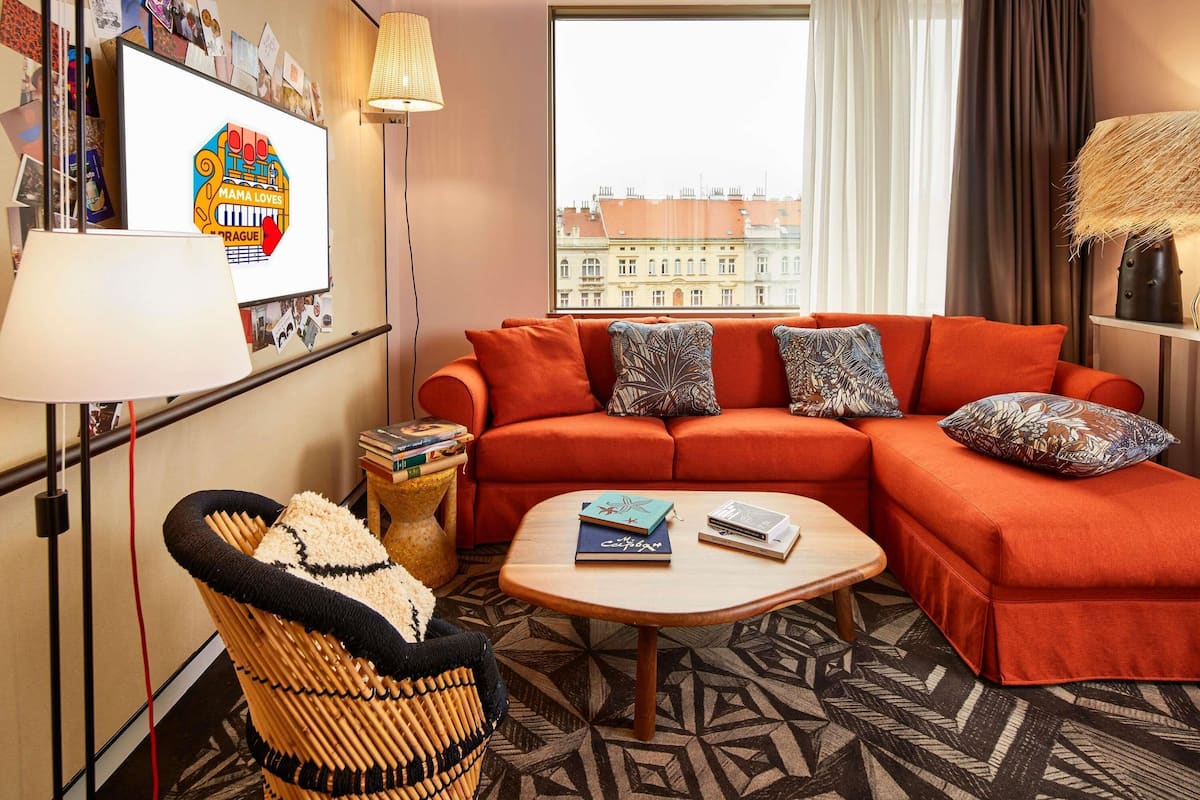Room, 1 King Bed with Sofa bed (XXL Mama)