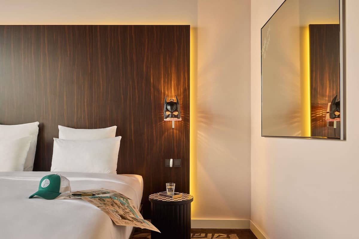 Room, 1 King Bed (Large Mama)