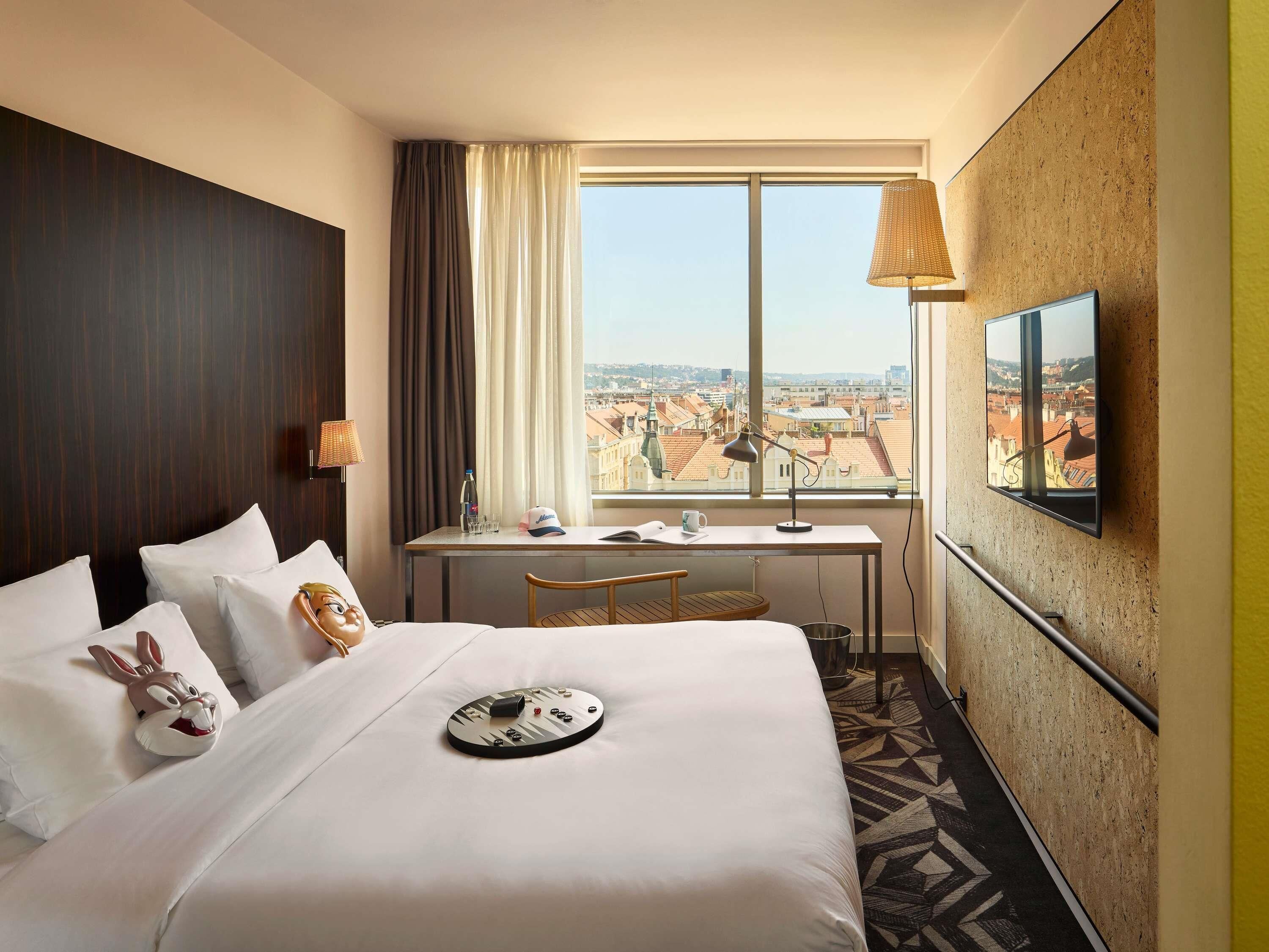 Hypo-allergenic bedding, in-room safe, desk, laptop workspace