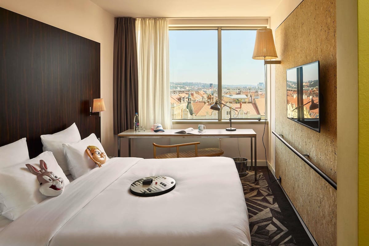 Hypo-allergenic bedding, in-room safe, desk, laptop workspace