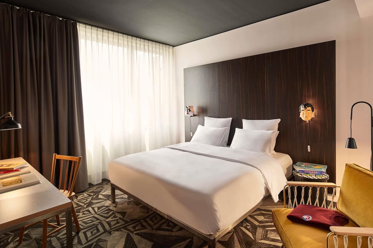 Room, 1 King Bed with Sofa bed (XXL Mama) | Hypo-allergenic bedding, in-room safe, desk, laptop workspace