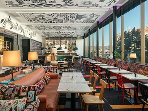 供應早餐、午餐及晚餐