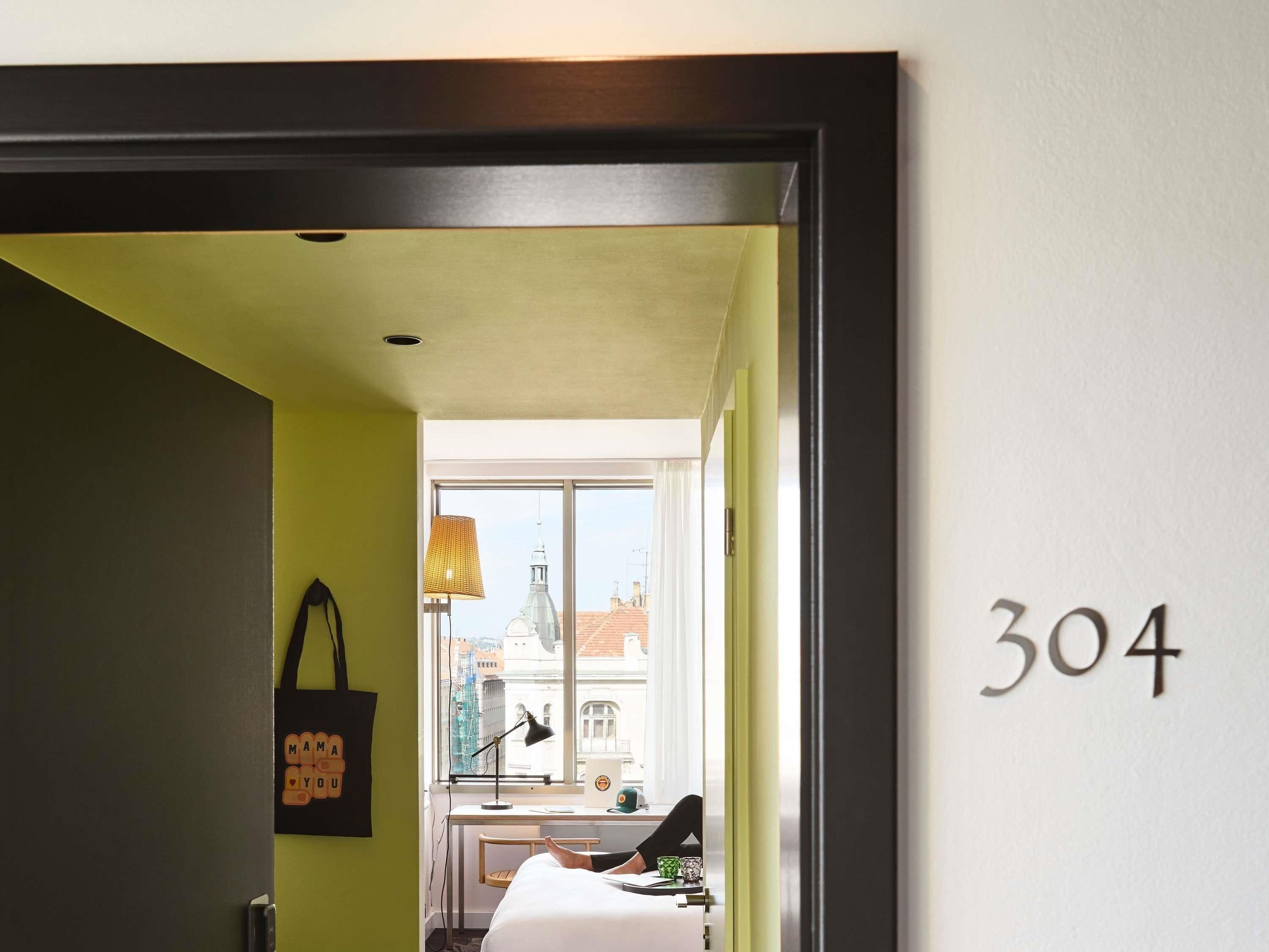 Hypo-allergenic bedding, in-room safe, desk, laptop workspace