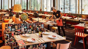 Der serveres morgenmad, frokost og aftensmad