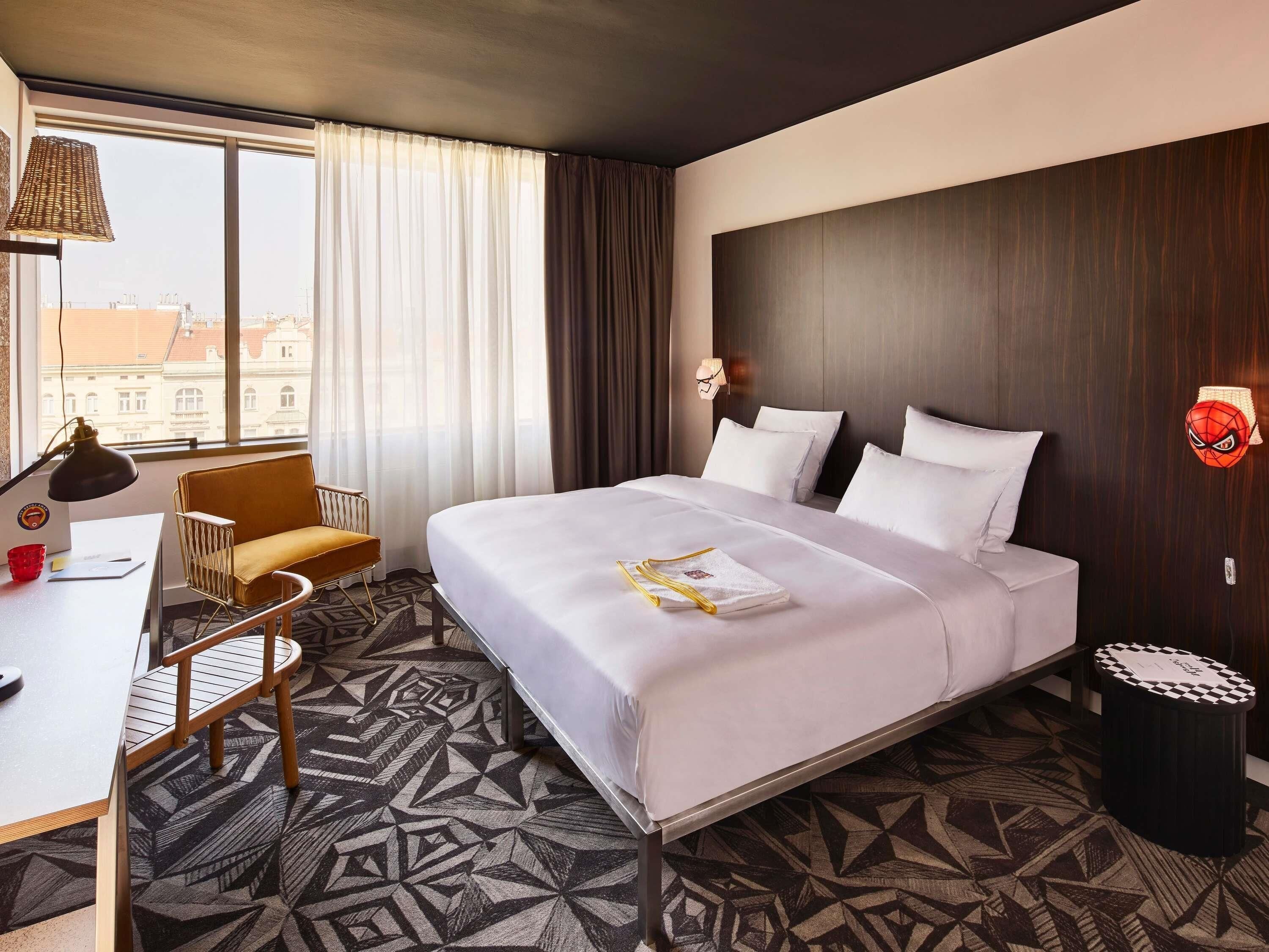 Hypo-allergenic bedding, in-room safe, desk, laptop workspace