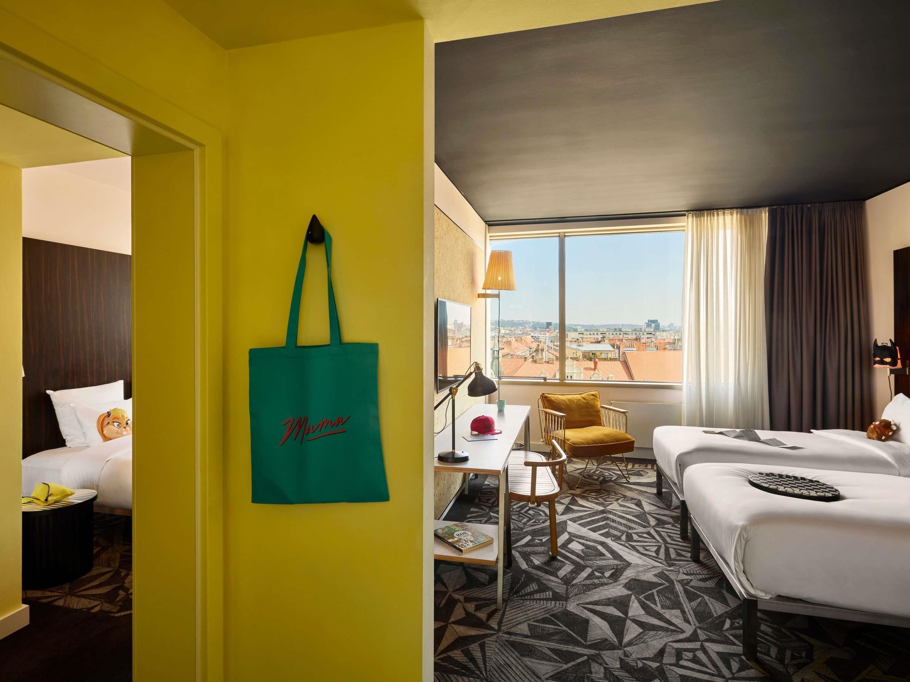 XL Mama Family | Hypo-allergenic bedding, in-room safe, desk, laptop workspace