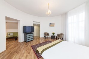 Caja fuerte, cortinas opacas, camas supletorias y wifi gratis