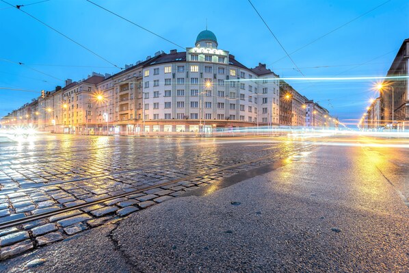 Fassade der Unterkunft – Abend/Nacht