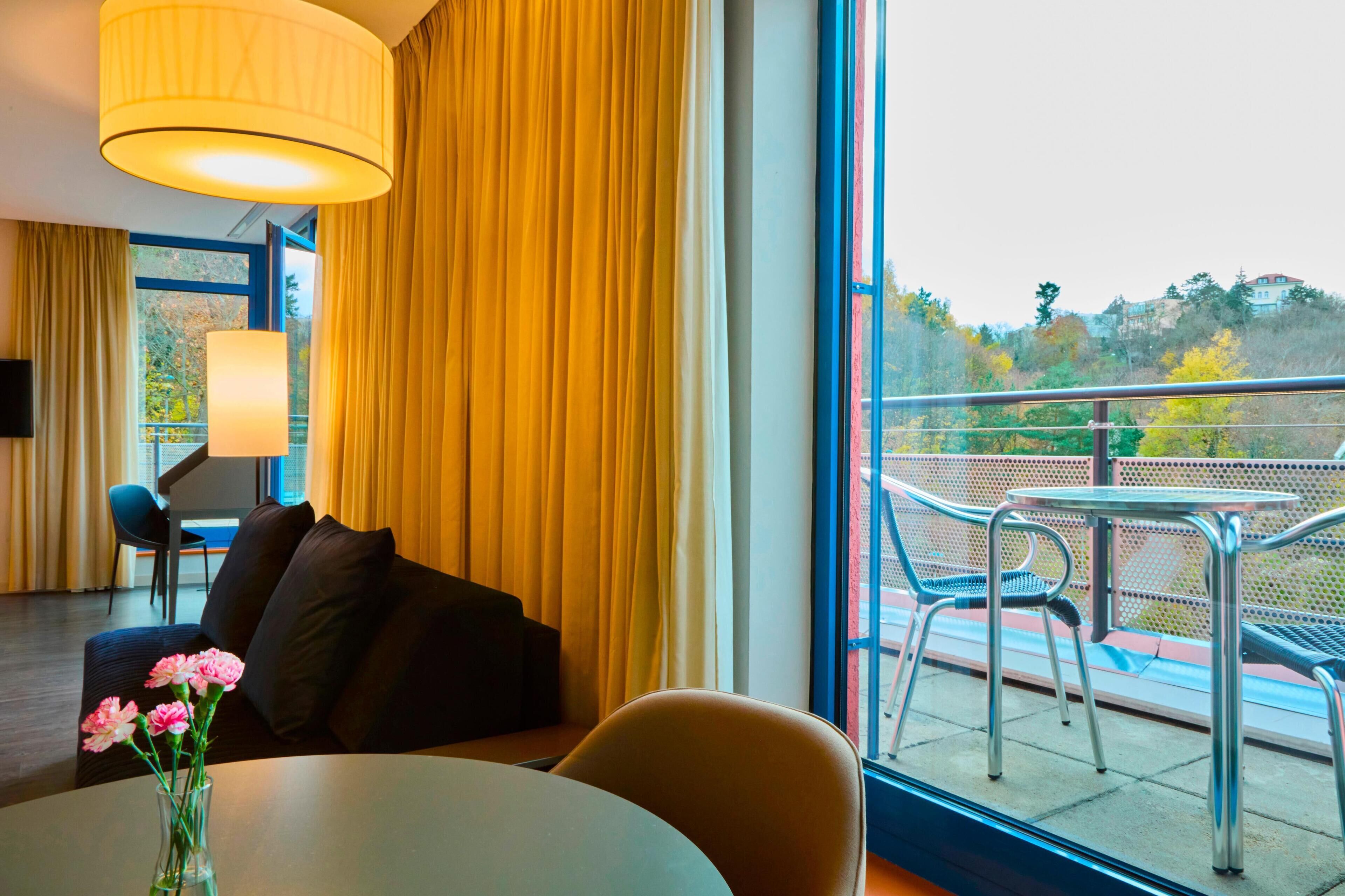 저자극성 침구, 미니바, 객실 내 금고, 책상