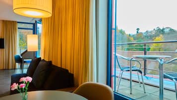 1 bedroom, hypo-allergenic bedding, minibar, in-room safe