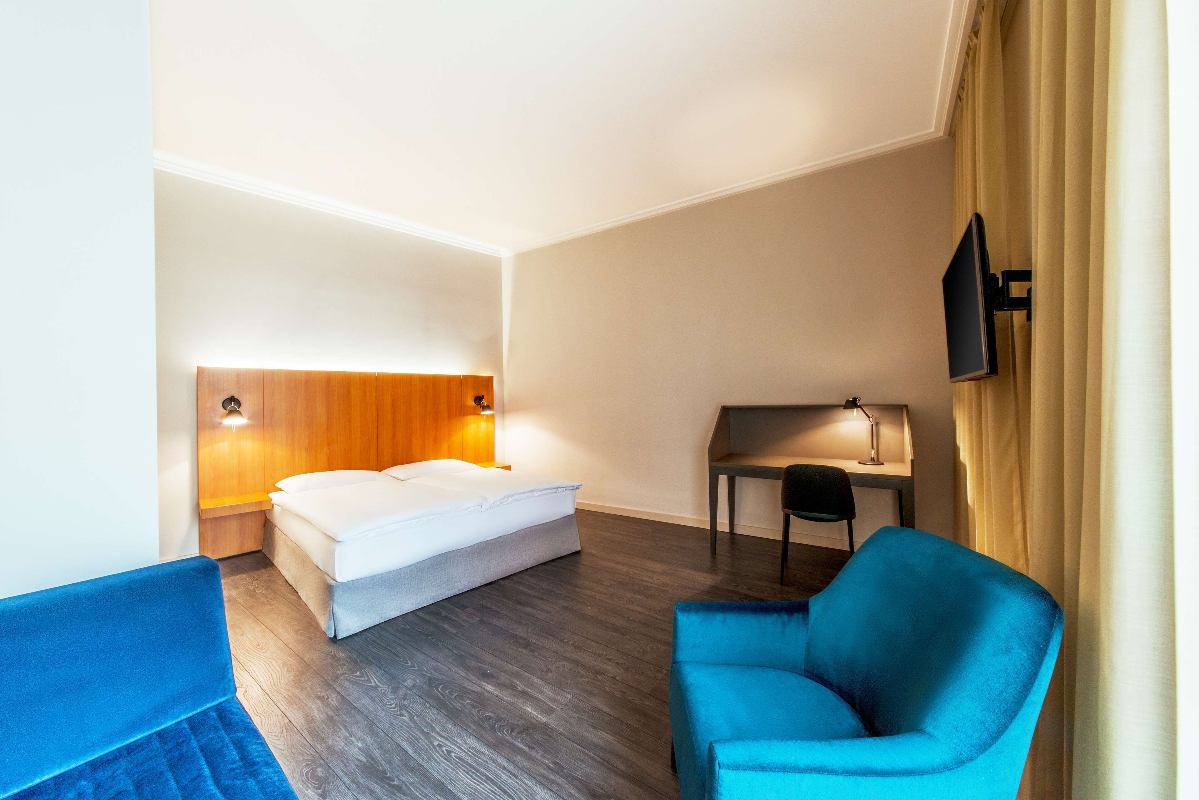 40-cm lcd tv with satellite channels