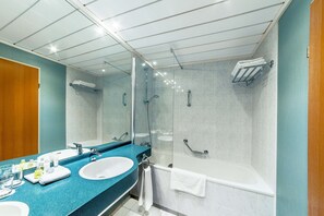 Combined shower/tub, deep soaking tub, eco-friendly toiletries - NH Prague City (Prague)
