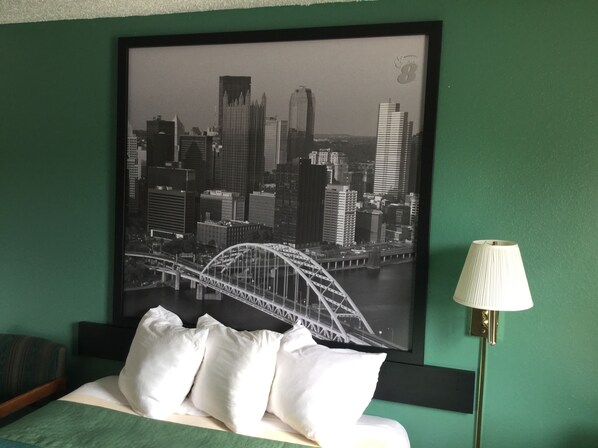 In-room safe, desk, iron/ironing board, free cots/infant beds - Super 8 by Wyndham New Stanton (New Stanton)