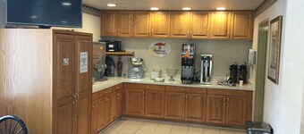 Super 8 by Wyndham New Stanton