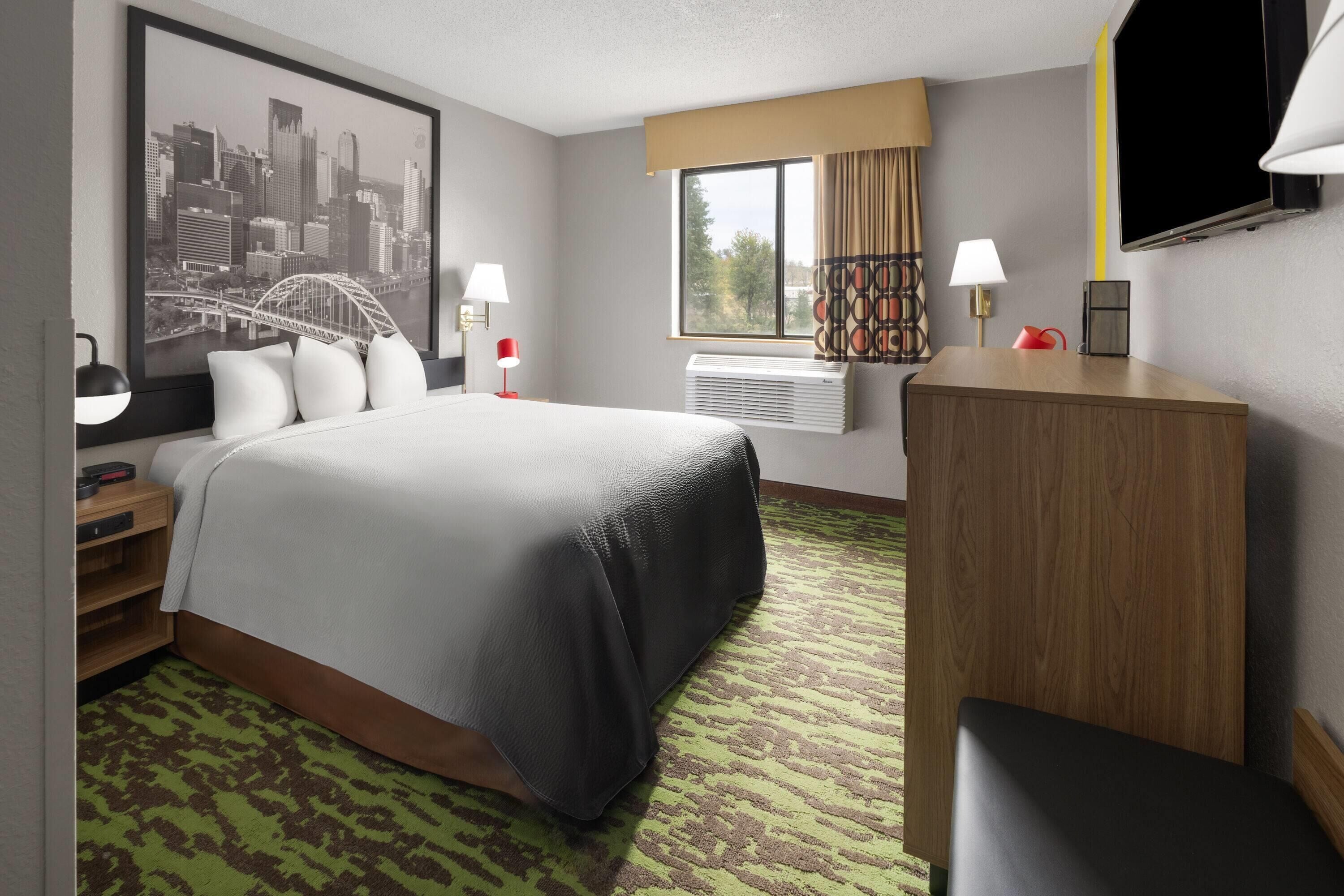 標準客房, 1 張加大雙人床, 無障礙 | 房內夾萬、書桌、熨斗/熨衫板、免費嬰兒床