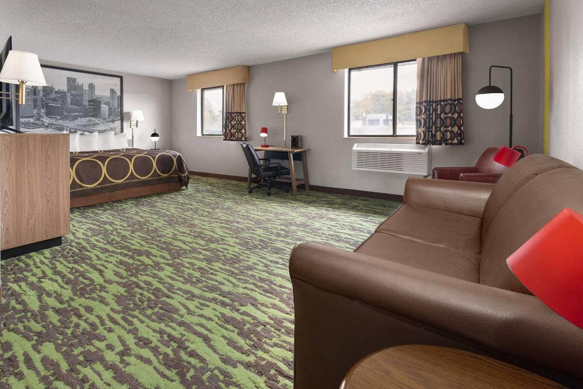 Studio Suite, 1 King Bed, Non Smoking | In-room safe, desk, iron/ironing board, free WiFi