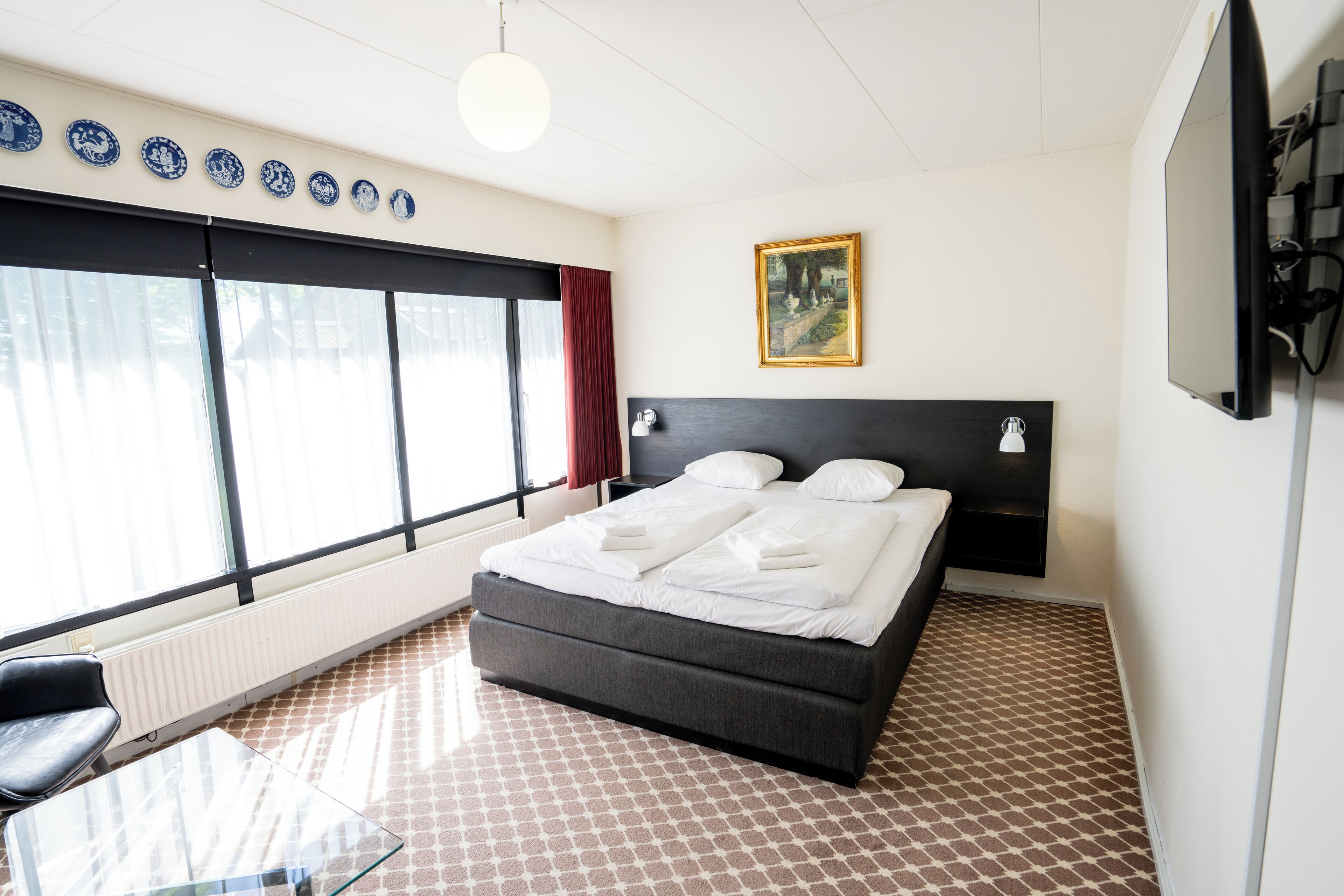 superior double room | 1 bedroom, pillow-top beds, desk, blackout curtains