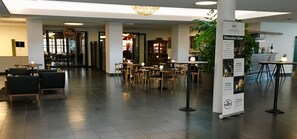 Coin salon dans le hall