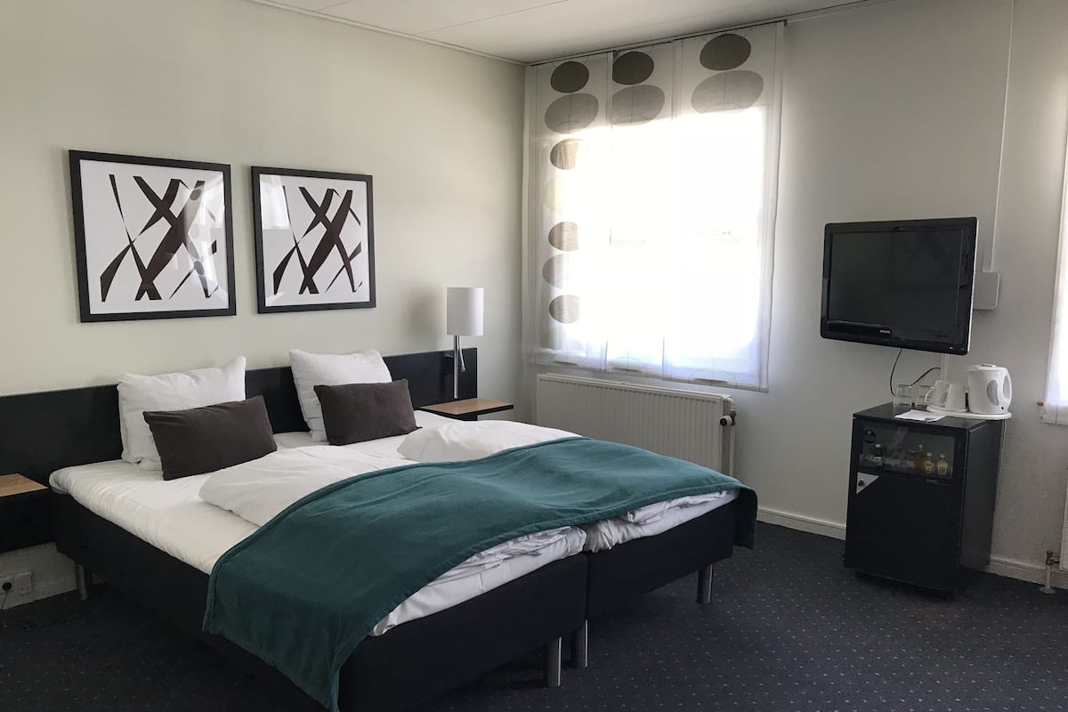 Junior Suite | Down duvets, desk, blackout curtains, iron/ironing board