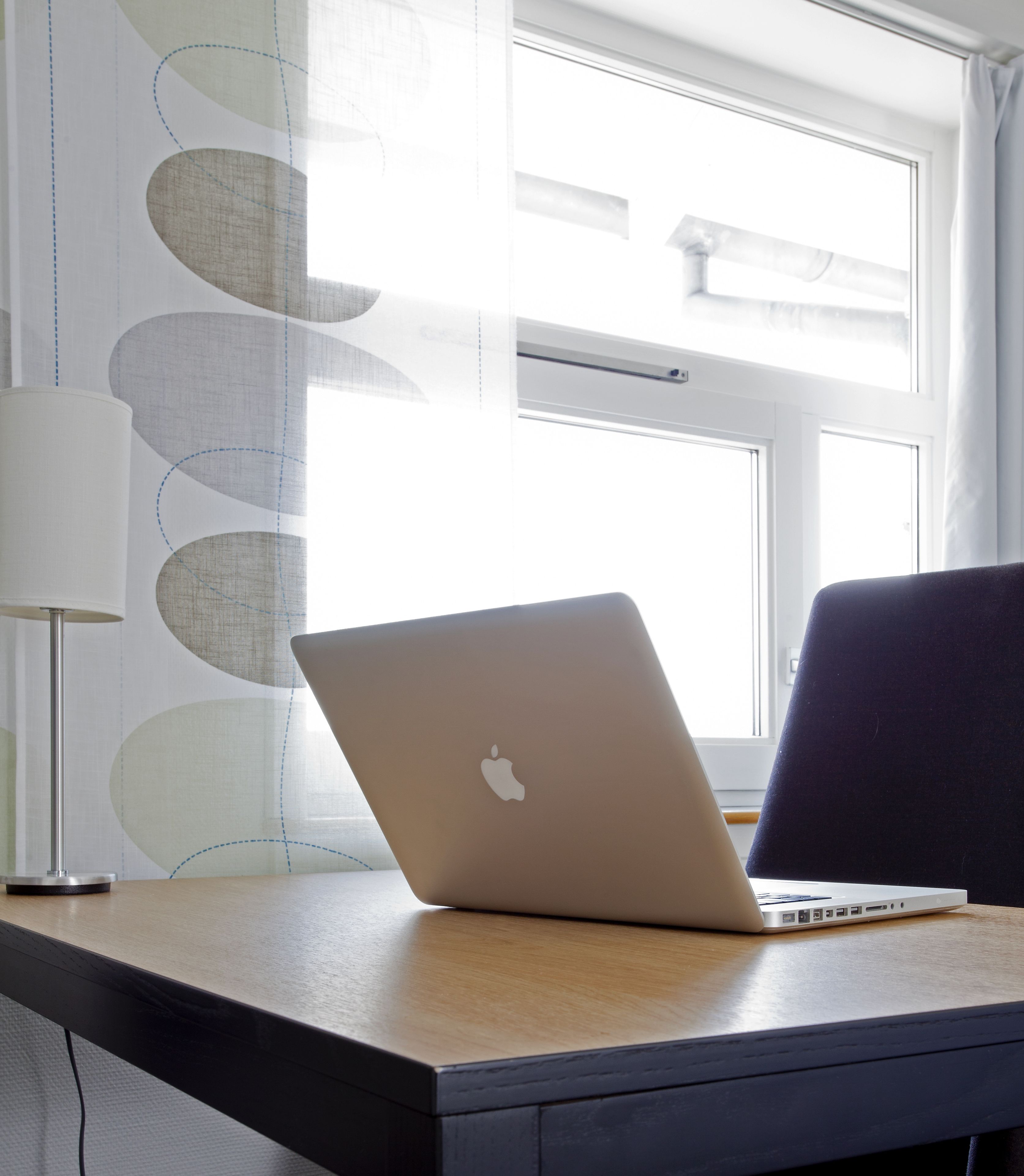 comfort single room | 1 bedroom, down duvets, desk, blackout curtains