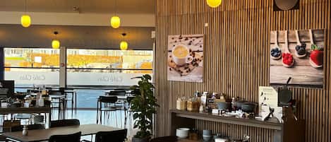 Petit déjeuner buffet compris tous les jours