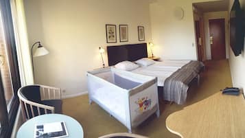 Premium bedding, desk, free WiFi, bed sheets