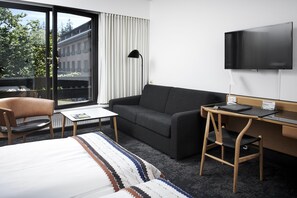 Familien-Doppel- oder -Zweibettzimmer | Hochwertige Bettwaren, Schreibtisch, kostenloses WLAN, Bettwäsche