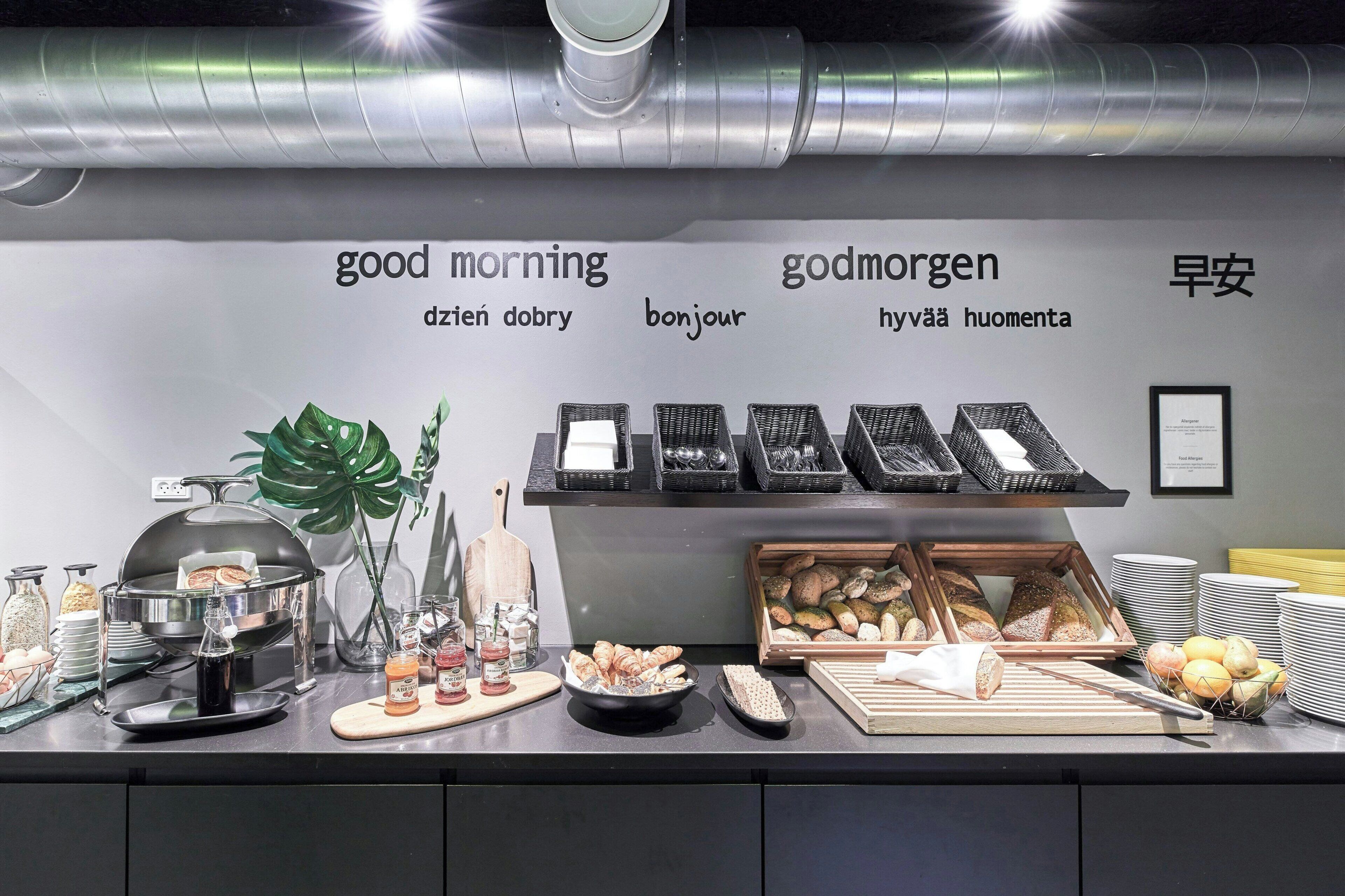 daily buffet breakfast (dkk 139 per person)