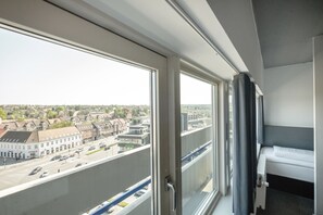 Laptopgeeigneter Arbeitsplatz, Bügeleisen/Bügelbrett, Babybetten
