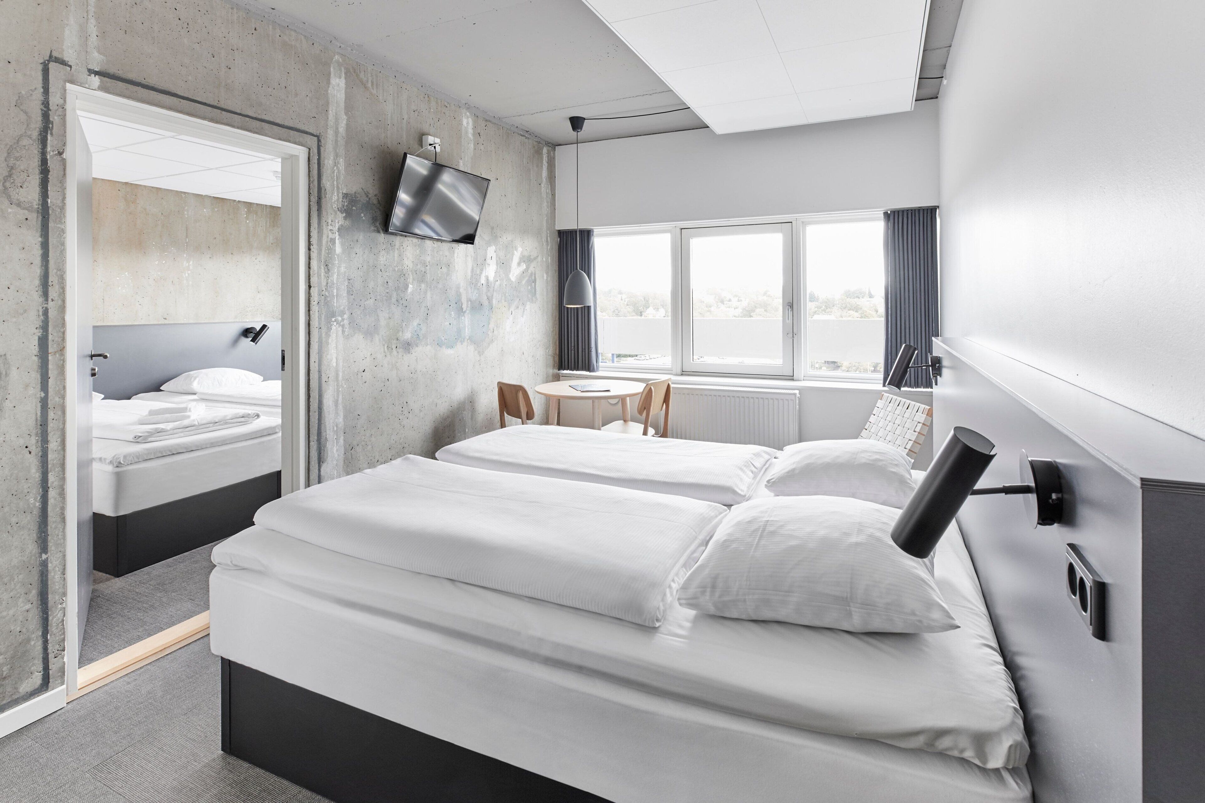 family room | hypo-allergenic bedding, desk, iron/ironing board, cots/infant beds