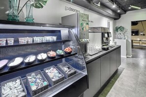 Tägliches Frühstücksbuffet (139 DKK pro Person)