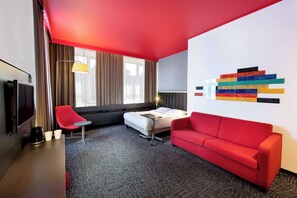 Chambre supérieure | Coffre-fort, bureau, rideaux d’obscurcissement