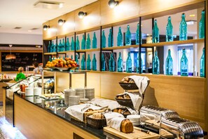 Café da manhã e almoço