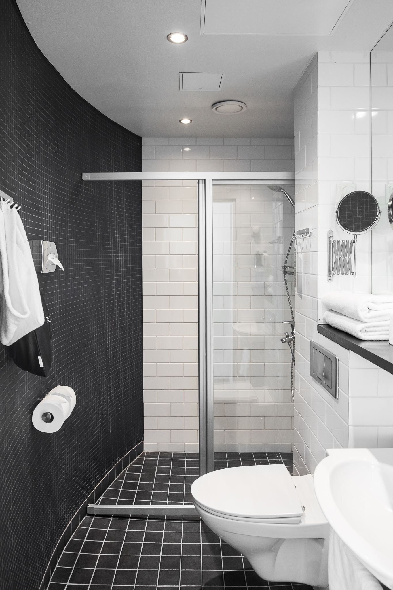 1 bedroom, hypo-allergenic bedding, desk, iron/ironing board