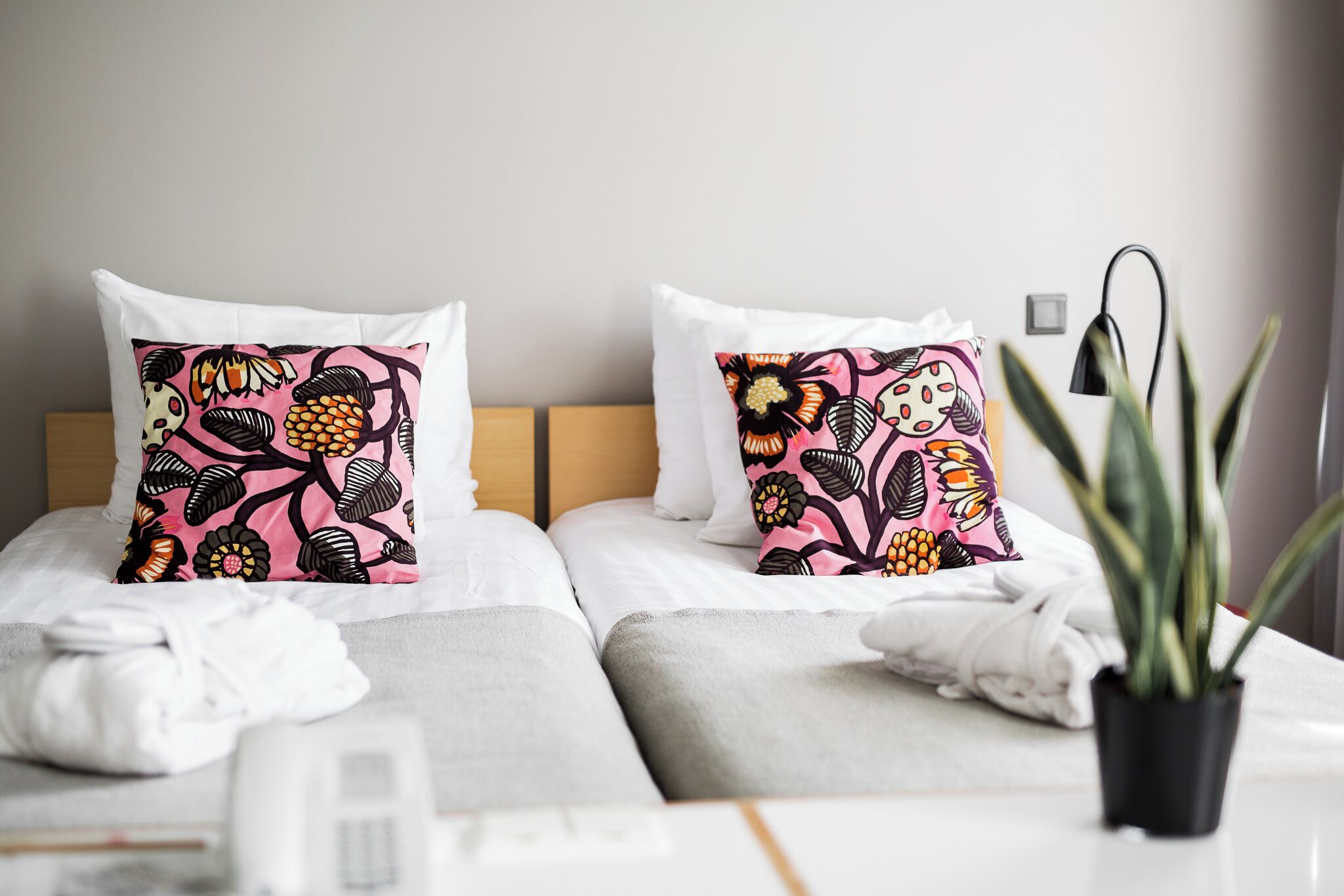 Ropa de cama de alta calidad y escritorio 