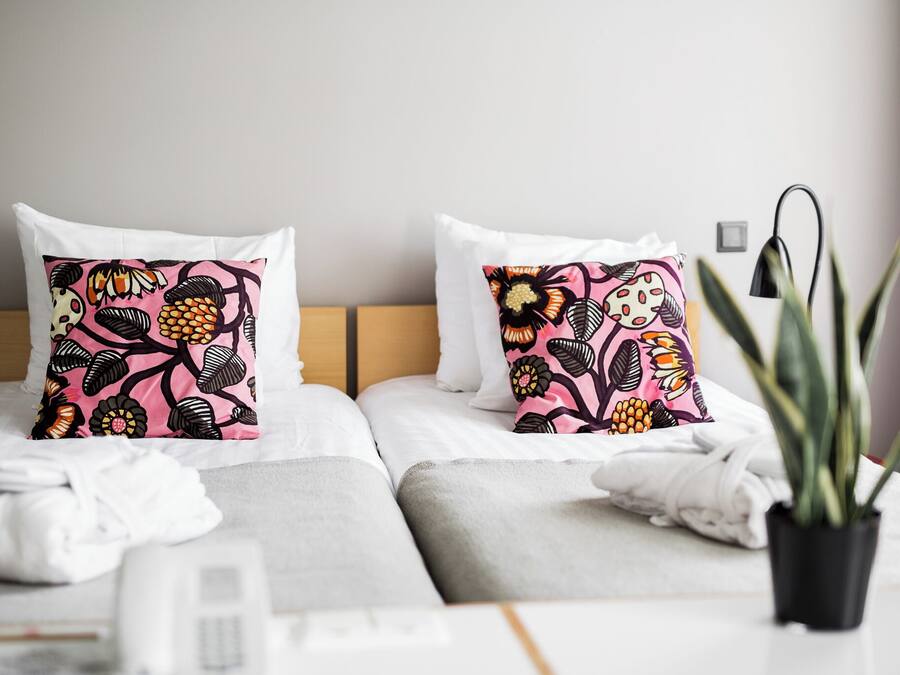 Smart Twin Room | Premium bedding, desk, iron/ironing board (on request), free WiFi